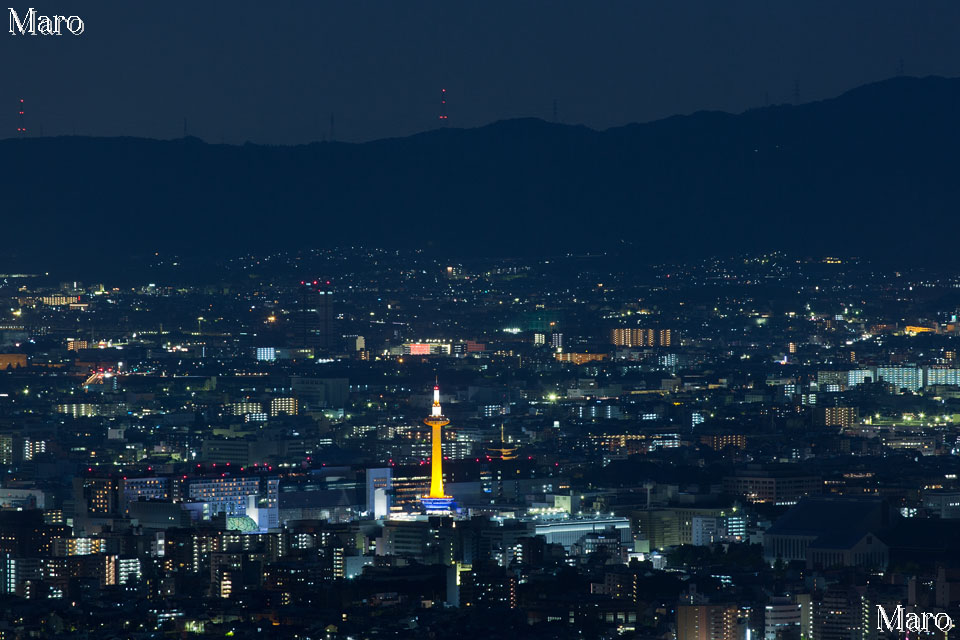 世界アルツハイマーデー オレンジ色の京都タワーを大文字山から望む 2014年9月
