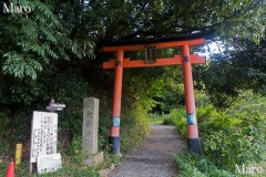 深草トレイル大岩山展望所コース（大岩神社参道）、大岩街道の上山口に建つ鳥居 2014年9月