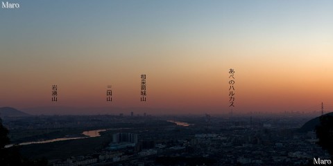 天王山「青木葉谷展望広場」から和泉山脈、大阪のビル街、淀川を望む 2014年10月