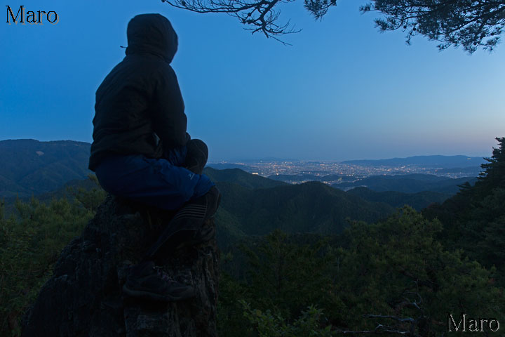 金毘羅山の岩場の上から京都の夜景、比叡山を望む 2014年5月