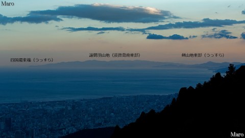 摩耶山の掬星台から淡路島南部、遠くに四国東部の山々を望む 神戸市灘区 2014年9月