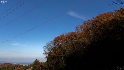 五別所山、皇子山、宇佐山の紅葉と琵琶湖大橋を望む 京都市・大津市 2014年11月