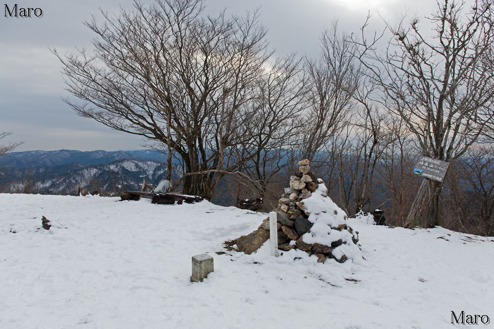 雪の峰床山 八丁平を登山 皆子山や比良を望む 京都北山