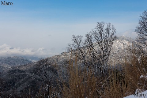 大文字山の火床から雪が深そうな比叡山（四明岳）を望む 2015年1月