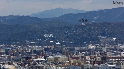 小倉山から雪積もる知恩院、大護摩堂「青龍殿」、遠くに阿星山を望む 2015年1月