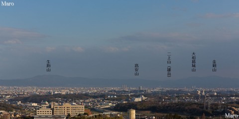箕面市 彩都なないろ公園の展望 生駒山、金剛山、大阪モノレールを望む 2015年3月