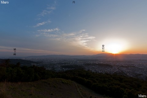 大文字山の火床から超広角の展望風景 月、夕日、愛宕山、京都西山、鳩ヶ峰 2015年5月