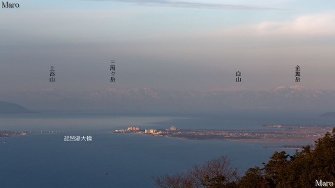 音羽山 山頂から琵琶湖、琵琶湖大橋、湖北や西美濃の山々を望む 大津市 2015年2月