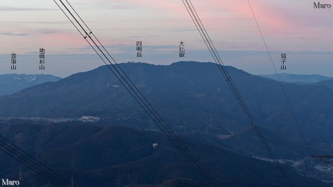 音羽山 山頂から夕暮れ時の比叡山と皆子山を望む 京都市山科区 2015年2月