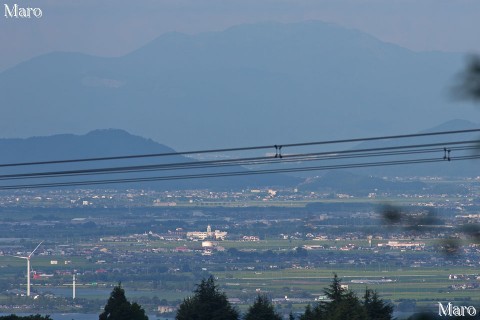 夏の如意ヶ岳（大文字山）から霊仙山、くさつ夢風車を遠望する 2015年8月