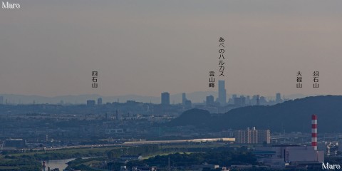 京都伏見 稲荷山荒神峰の展望地から紀泉アルプス、あべのハルカスを遠望 2015年9月