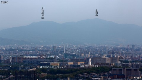 川合裏川「せせらぎ橋」から建設中のエキスポシティ、吹田サッカースタジアム、太陽の塔を望む