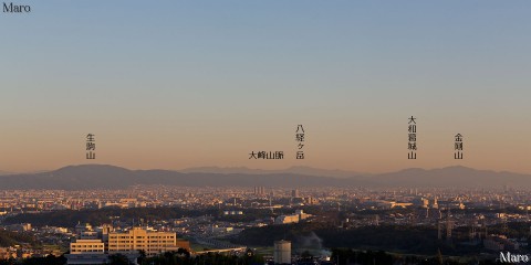 彩都なないろ公園から南東向きの展望 エキスポシティ、生駒山、金剛山、大峰山