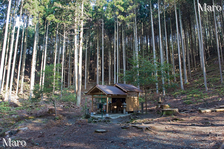如意ヶ岳の山中、再建された雨社（雨ノ宮神社）にお参り 2015年12月