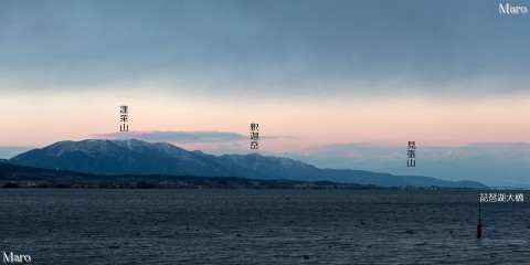 大津から積雪する比良・蓬莱山と蜃気楼で浮かぶ琵琶湖大橋と堅田を望む 2016年1月