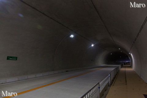 彩都トンネルの内部 延長401m 片側1車線 歩行者道有 2016年1月