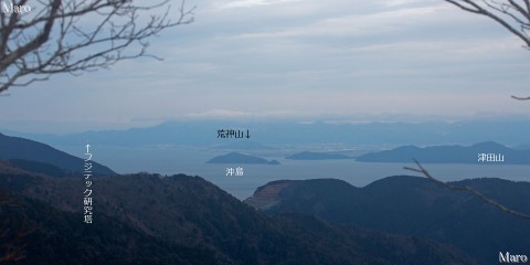 京都北山 天ヶ岳から琵琶湖の沖島、湖東、フジテックの研究塔などを遠望 2016年1月