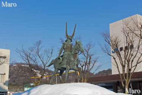 彦根駅前（西口） 井伊直政銅像 雪と青空と佐和山と 2016年1月