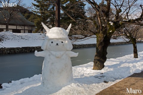 ひこにゃん雪像 彦根城の内堀も凍結 2016年1月