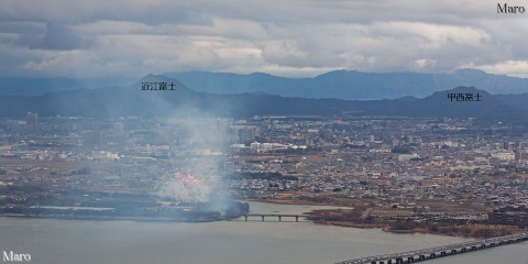 草津ウィンターフェスティバル 昼の打ち上げ花火と近江富士、琵琶湖を音羽山から遠望 2016年2月