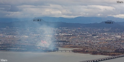 草津ウィンターフェスティバル 昼の打ち上げ花火と近江富士、琵琶湖を音羽山から遠望 2016年2月