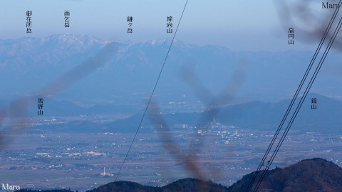 京都北山 天ヶ岳から鈴鹿の雨乞岳と御在所岳、竜王町の東西の竜王山を遠望 2016年2月