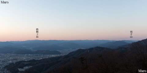 京都北山、瓜生山、岩倉方面の夕景を大文字山の火床から望む 2016年3月