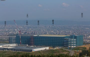 万代彩都物流センター、プロロジスパーク茨木の工事風景を鉢伏山から望む 彩都あかね 2016年4月