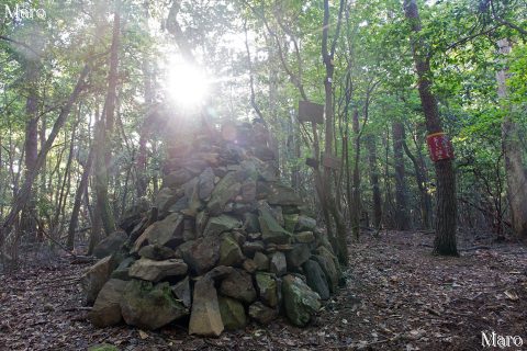 日野岳（日野山） 山頂のケルンに落ちる夕日 宇治市・京都市 2016年5月