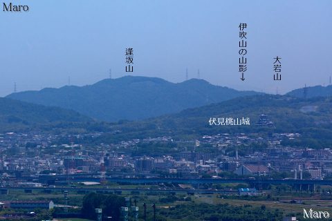 男山展望台から逢坂山と伏見桃山城を遠望 遠くに伊吹山の山影が…… 2016年6月