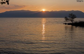 琵琶湖の水ヶ浜・奥島から夕日を望む 滋賀県近江八幡市 2016年6月