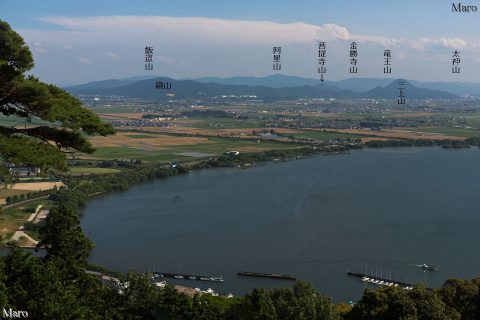 太郎坊権現祠の展望 琵琶湖の長命寺港（津田の入江）、近江富士、金勝アルプスを望む