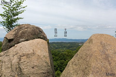 夫婦岩の間から醍醐山地の山々を望む 枚方市の国見山 2016年6月