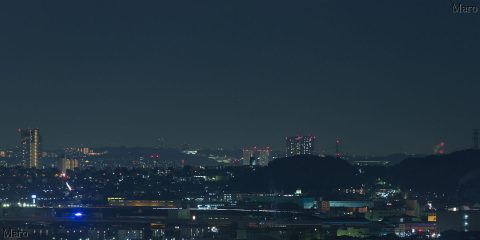 仏徳山（大吉山展望台）から夜景と遠く宝塚の武庫川流域で上がる花火を望む 2015年8月