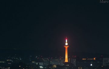 2016年7月1日 京都タワーの塔体が翌0時までオレンジ色にライトアップ