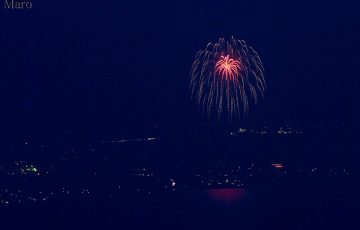 第16回大津志賀花火大会の打ち上げ花火を比叡山から遠望 2016年7月