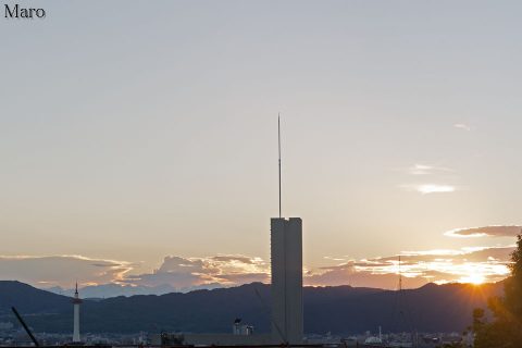 太閤坦（豊国廟）から沈む夕日と京都タワーを望む 京都市東山区 2016年8月