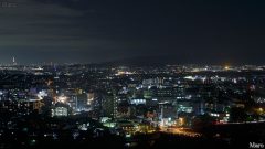 大吉山展望台・仏徳山の夜景 眼下に宇治橋、遠くに観覧車と花火 京都府宇治市 2016年8月