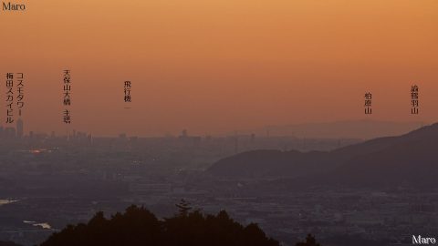 夕暮れ時の如意ヶ岳から淡路島や大阪湾に聳えるコスモタワーを遠望 京都市左京区 2016年10月