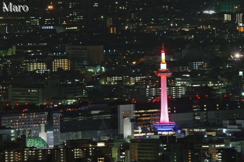 ピンクリボン2011でライトアップされた京都タワーを大文字山から撮影 10月1日