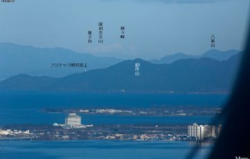 牛尾宮 金大巌からフジテック研究塔越しに長野の木曽御嶽山を遠望 日吉大社 比叡山坂本