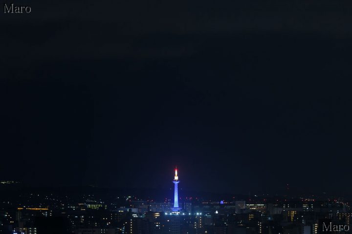 青い京都タワー 12月28日は京都タワーの誕生日（開業日）