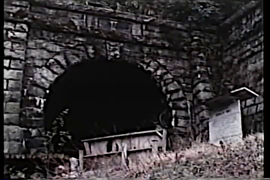 昭和期の旧逢坂山トンネル東口跡の様子