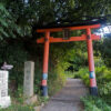 深草トレイル大岩山展望所コース（大岩神社参道）、大岩街道の上山口に建つ鳥居 2014年9月