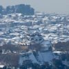 雪の彦根城天守を遠景で 佐和山城跡（佐和山山頂）から撮影 2016年1月
