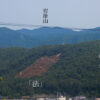 五山「法」（松ヶ崎東山）と岩屋山を狸谷山不動院の駐車場（祈祷殿）から望む 2016年8月