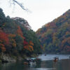 保津川(大堰川)の紅葉 右岸は嵐山 左岸は小倉山・亀山公園 2016年11月