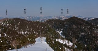 雪積もる雲取山から武奈ヶ岳、蓬莱山、皆子山、峰床山、三重嶽を望む 厳冬期の京都北山